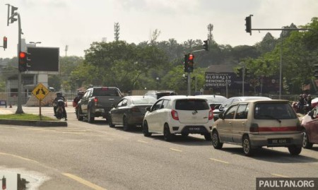 Stopped your vehicle beyond the white line at traffic lights? You may face a RM2 000 fine or six months jail