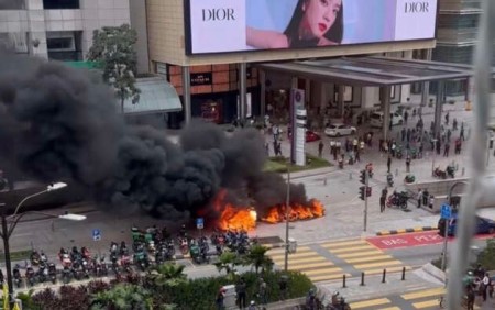 Police detain 34-year-old man for suspected arson in relation to Suria KLCC fire that damaged 13 vehicles