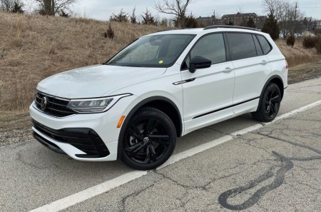 5 Cool Things About the 2023 Volkswagen Tiguan R-Line Black | The Daily Drive | Consumer Guide® The Daily Drive