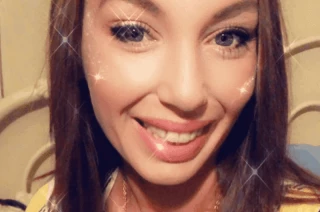 一位母親在她5歲孩子的午餐盒中發現一張紙條。老師在第二天被解僱
