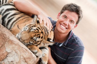 タイガーが5年ぶりに飼育員と再会！その反応を見てみよう。