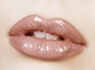 How to Make Your Lips Bigger With Facial Yoga